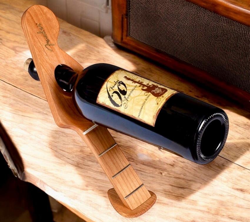 Suporte Fender Stratocaster p/Garrafa de Vinho
